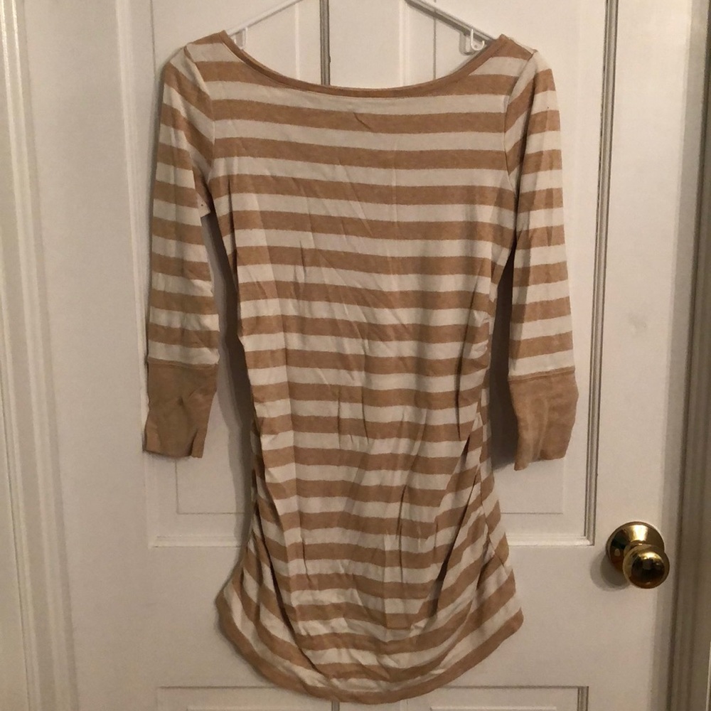 EUC Gap Maternity 3/4 Sleeve Top